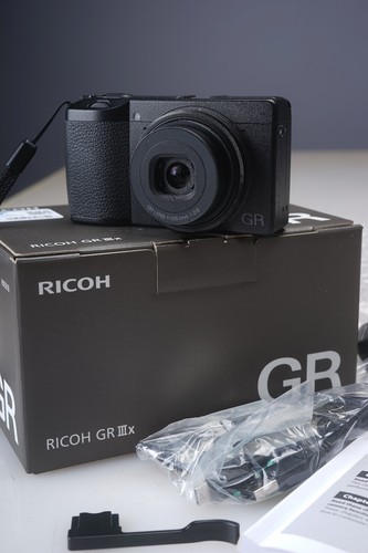 Ricoh iiix 40mm compact - gr,