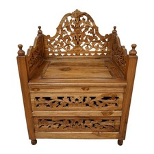 Poltroncina etnica intagliata