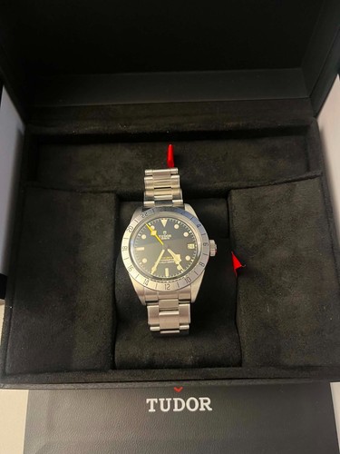Tudor black bay pro - tudor,