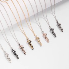 Moda che abbraccia collana