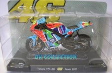 Modellino Moto GP Valentino Rossi scala 1:18 YAMAHA YZR-M1 Assen 2007 (25)