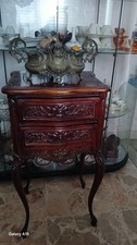 comodino antico in stile