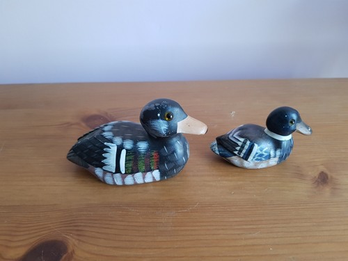 Pair collectible ornamental - of,