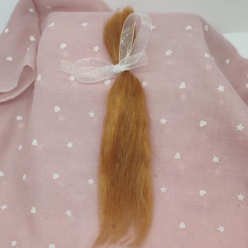 Mohair rubio oscuro para bebe