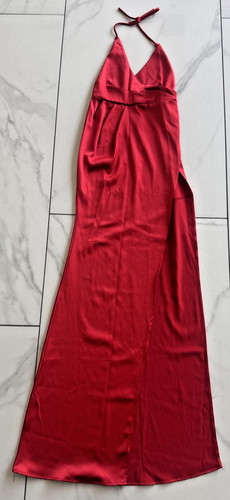 Abito rosso senza maniche