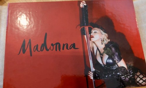 Madonna rebel heart tour vip - heart,