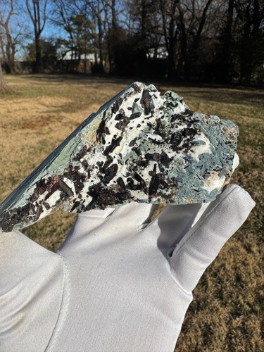 Benitoite natrolite - benitoite,,