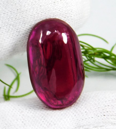 Rubino rosso naturale del