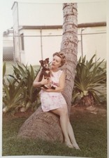 1970 Candid FOTO Lady tiene il