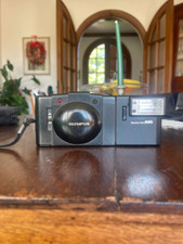 OLYMPUS XA2 CON FLASH A16 e astuccio - fotocamera compatta analogica con flash 