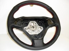 coprivolante adatto a Fiat Bravo in vera pelle nera traforata cuciture rosse