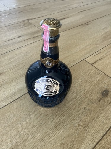 Royal salute scotch whisky - royal,