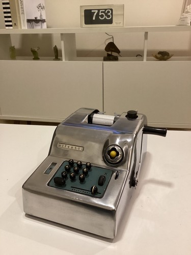 Macchina aggiunta olivetti - macchina,