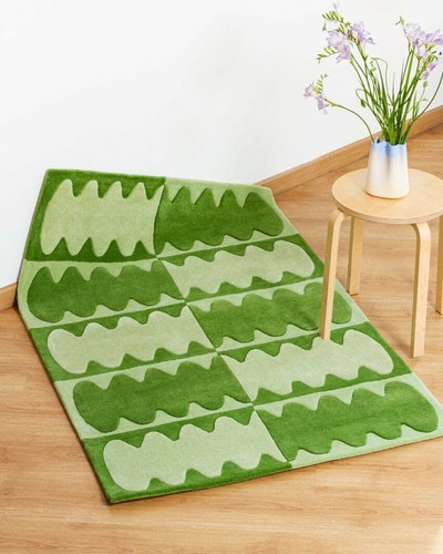 Tappeto verde trapuntato - , a