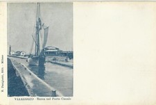 VIAREGGIO - Barca nel Porto