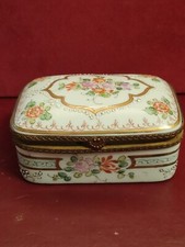 Antica scatola in porcellana