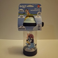 Nuovissima bottiglia d'acqua