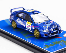 Modellino auto fine 1:64 blu