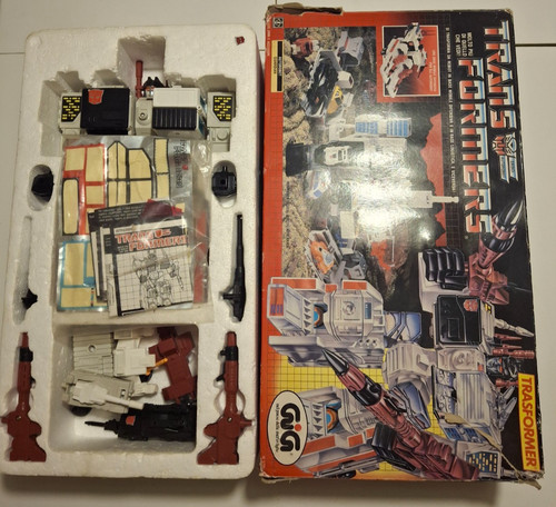 Transformers metroplex - g1,