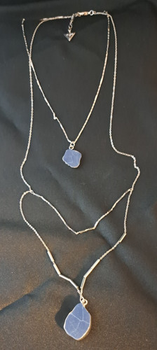 Collana con ciondolo blu