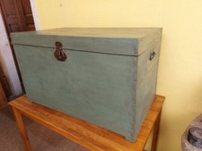ANTICO BAULE IN LEGNO LACCATO COLOR GRIGIO VERDE COPERCHIO PIATTO COFFE TABLE