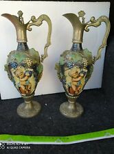 COPPIA DI BROCCHE PER IL VINO DECORATE A MANO VINTAGE CON PARTI IN METALLO 