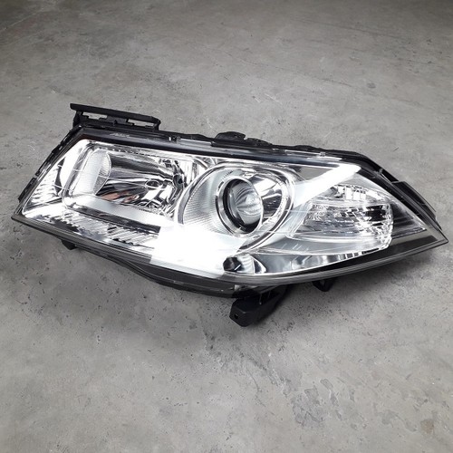 Faro anteriore sinistro