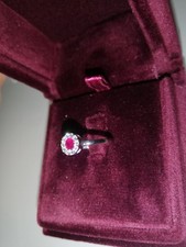 Elegante anello con rubino e