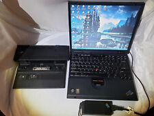 ThinkPad T23 per laptop vintage con docking station e adattatore di alimentazione AC