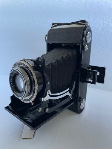 Macchina fotografica - , a