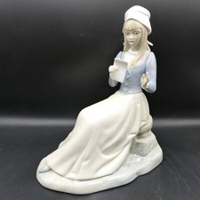 Statue Figurine Girl Reading