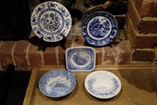 5 piatti inglesi blu e bianchi