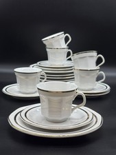 Set di tazzine e piattini da