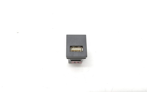 Porta usb toyota yaris serie - toyota,