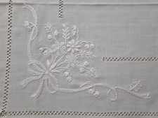 Tovaglia ricamata a mano in