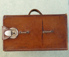 bauletto da viaggio anni 30 circa   in pelle con scomparti da viaggio con chiave