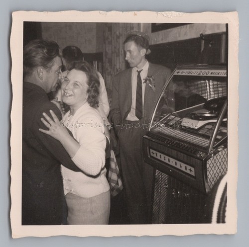 Serata danzante con jukebox