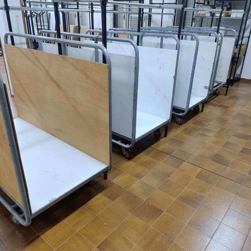 Carrelli metallo con - con, ruote