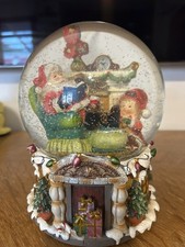 Snow Globe Christmas Grande