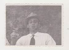 Affettuoso bello giovane uomo