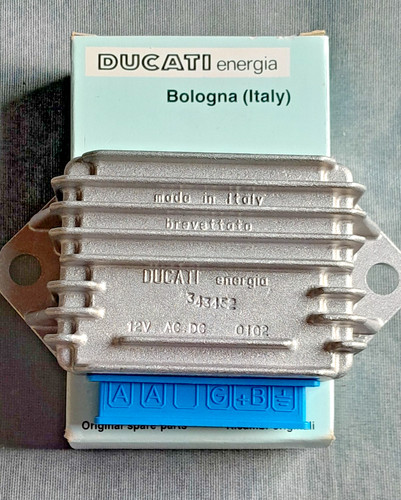 Regolatore tensione - regolatore, di