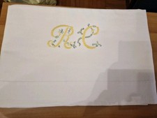 SPLENDIDO LENZUOLO SINGOLO RICAMATO A MANO CON INIZIALI RC IN MISTO LINO