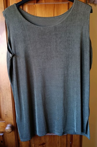 Top donna senza maniche verde