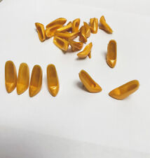 40 paia di scarpe con tacco