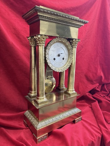 Imposante pendule portique - imposante,