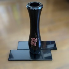 Vaso nero con decorazione