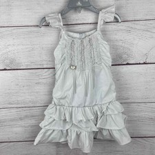 Abito bianco con volant e