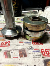 Attrezzo montaggio/smontaggio ammortizzatori