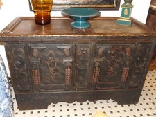 Antica cassapanca di epoca 700