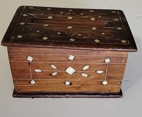 Antica scatola dispenser